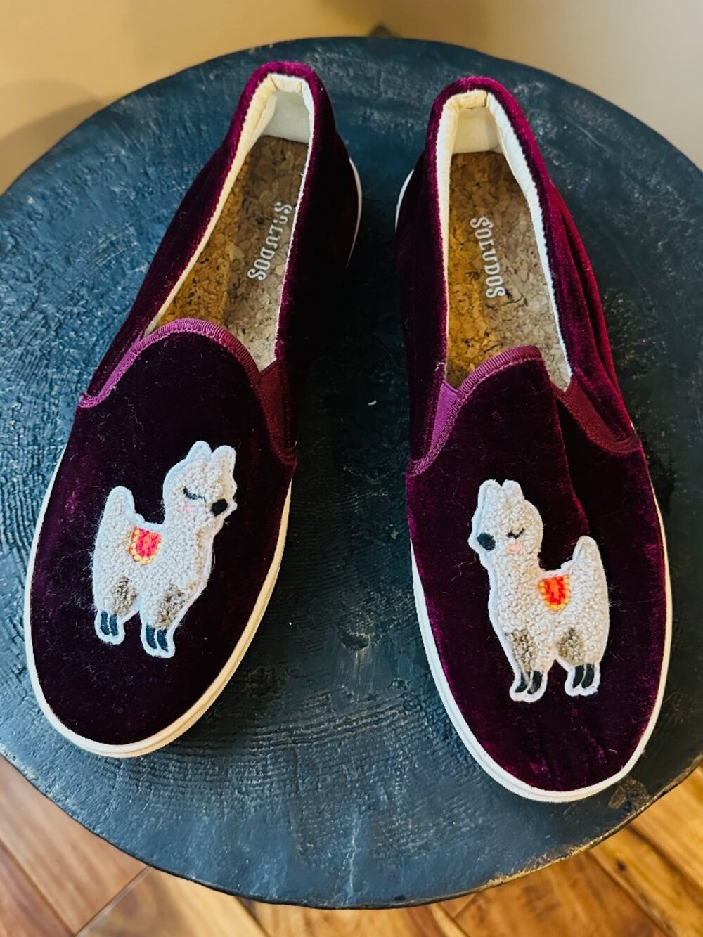 SOLUDOS BURGUNDY VELVET LLAMA SLIP ON SHOES SIZE 9